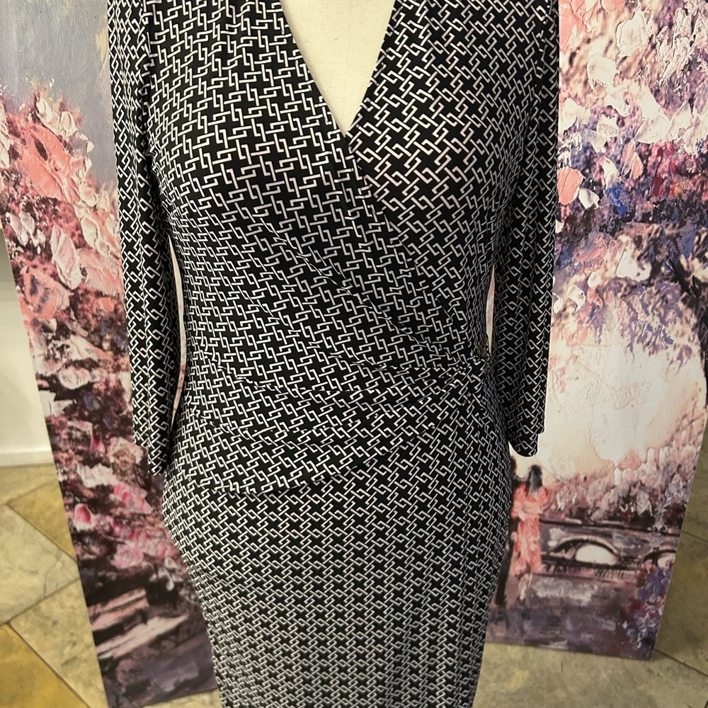 Anne Klein Elegant Black and White Patterned Dress Size 12